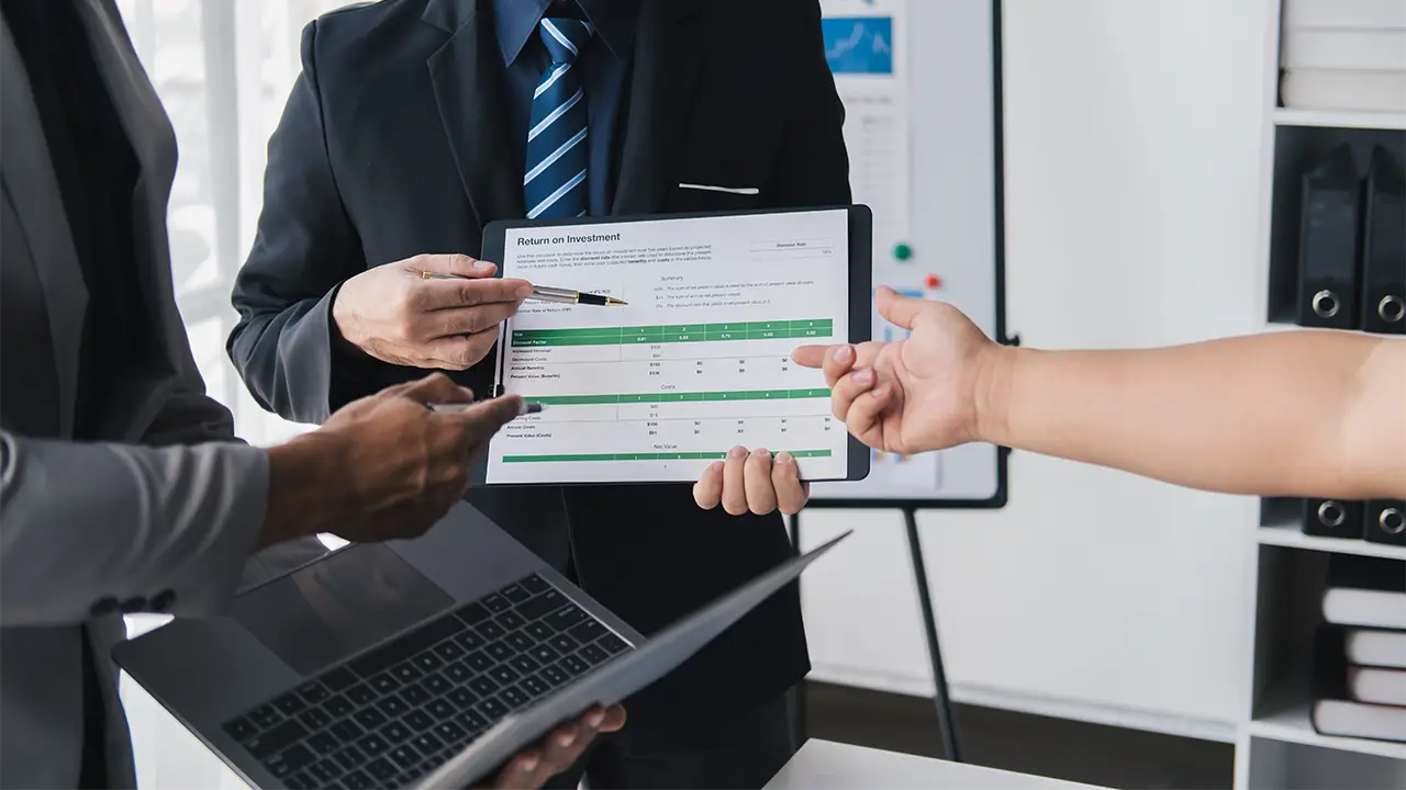 manager verifying lead auditor certificate online